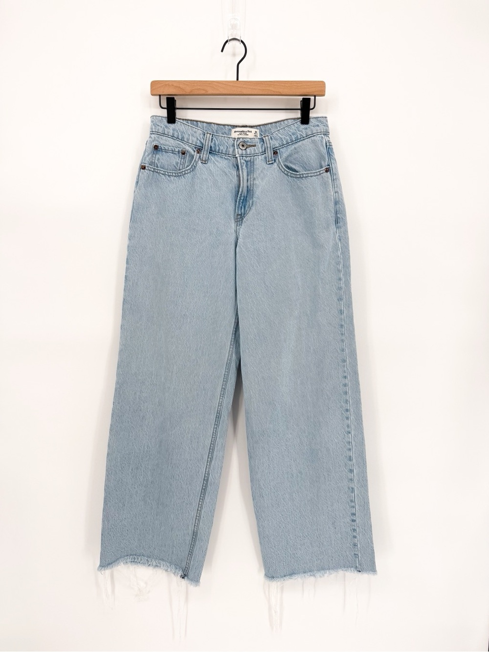 Abercrombie & Fitch Low Rise Ultra Loose Jean Light Wash Size 26